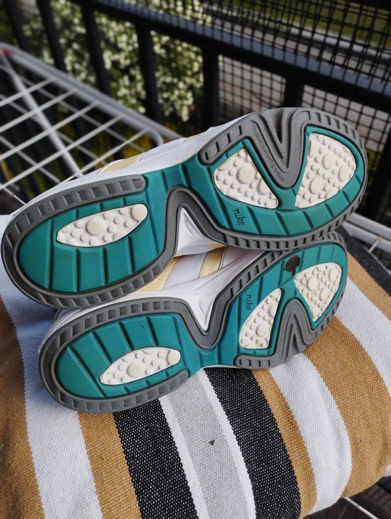 Nike buty sportowe sneakersy damskie białe r.38