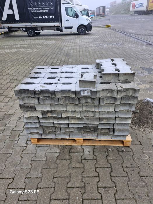 Oddam za darmo kostke behaton8