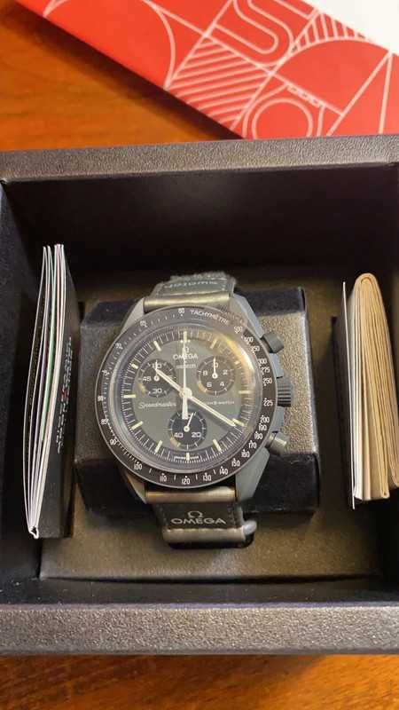 Omega x Swatch SO33A100 – Metaliczny Design Merkurego