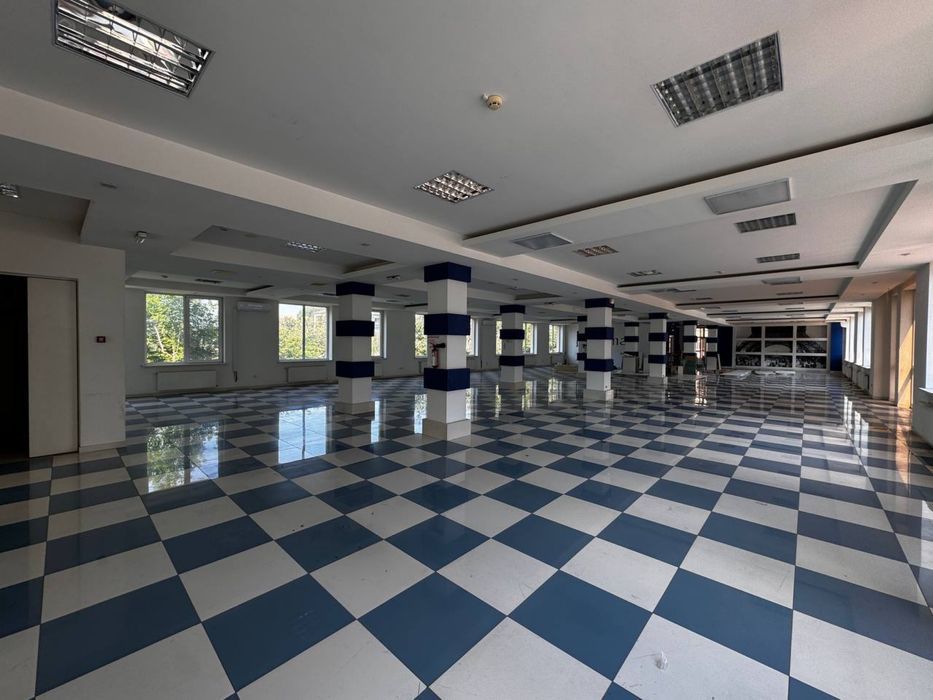 Здається просторе приміщення площею 600м/кв у торговому центрі «Норма»