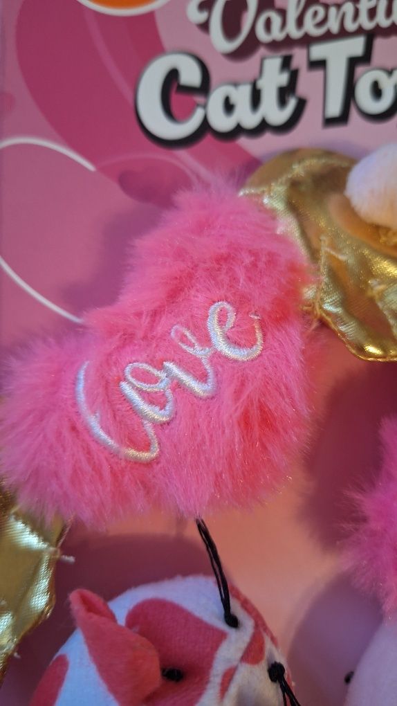 Zestaw walentynkowych zabawek dla kota z USA - VALENTINES CAT TOYS