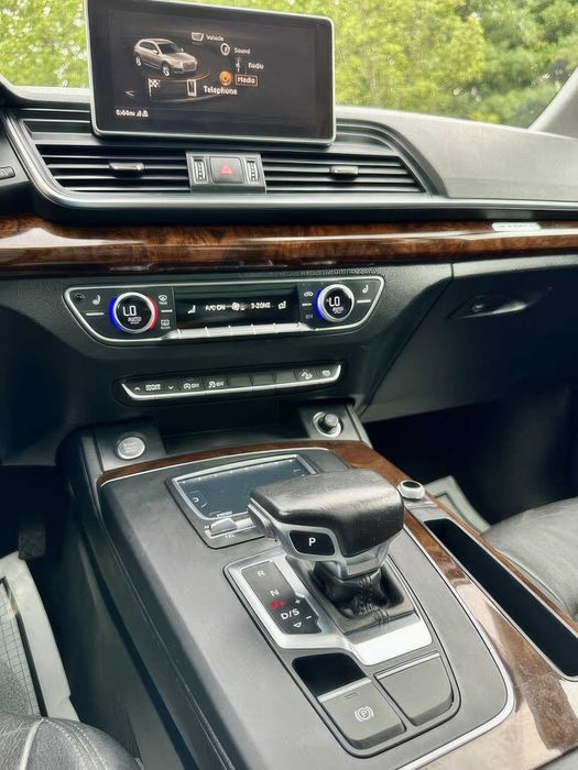 Audi Q5 quattro Premium      2018