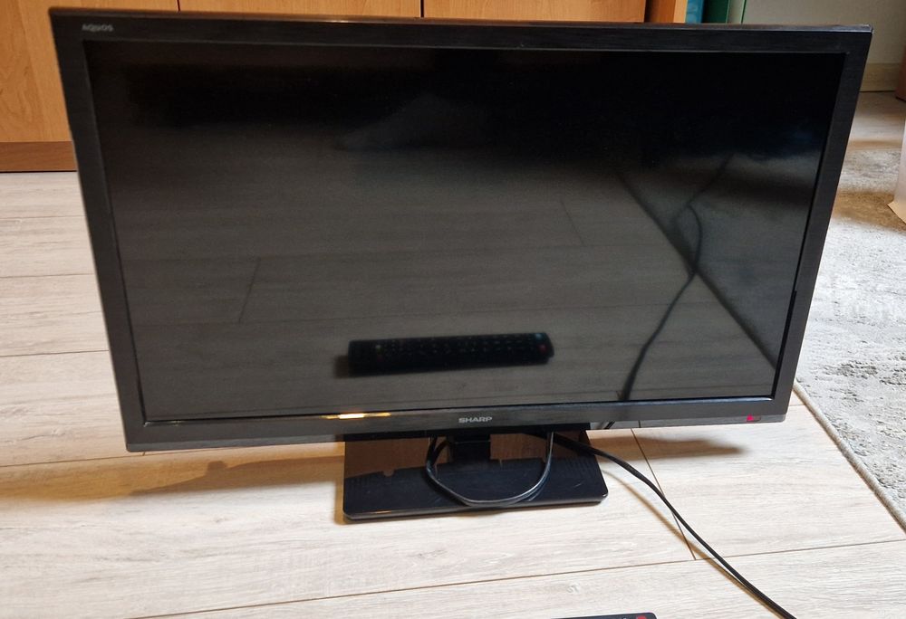 Telewizor LCD Sharp 24 całe z odtwarzaczem DVD