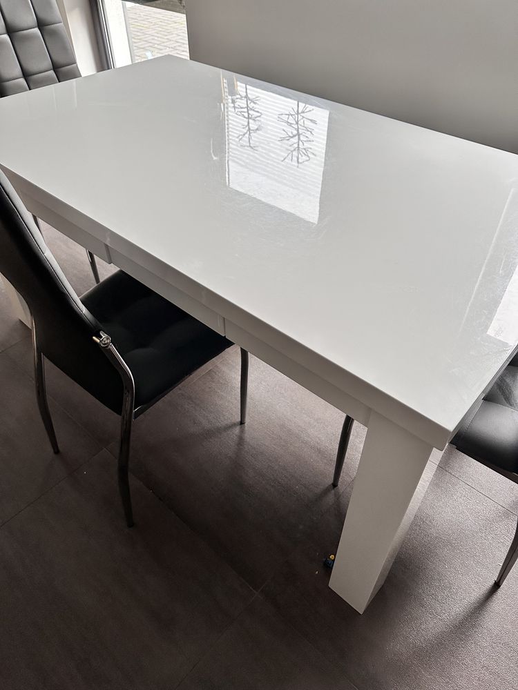 Stół duży bialy lakierowany