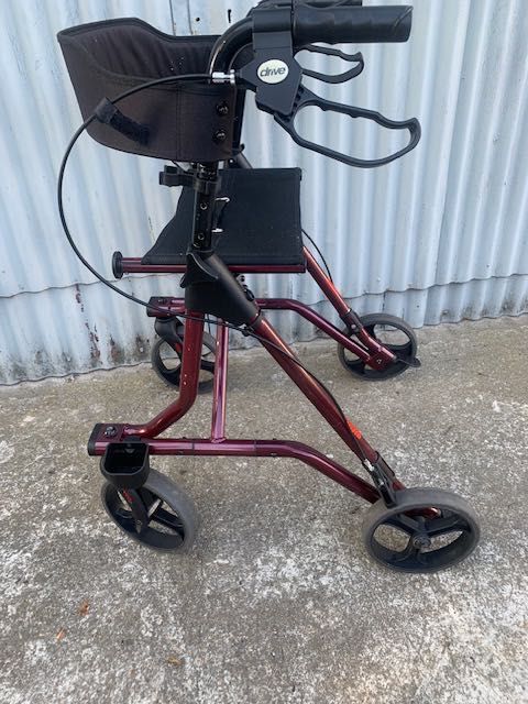 Chodzik balkonik składany czterokołowy podpórka DRIVE 130 kg BORDO