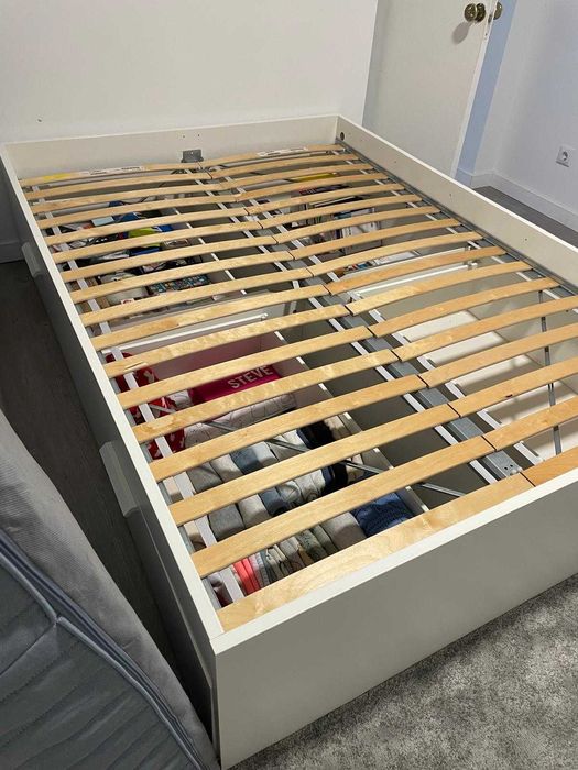 CAMA CASAL 200x140 cm, 4 gavetões,  estrado de ripas, bom estado