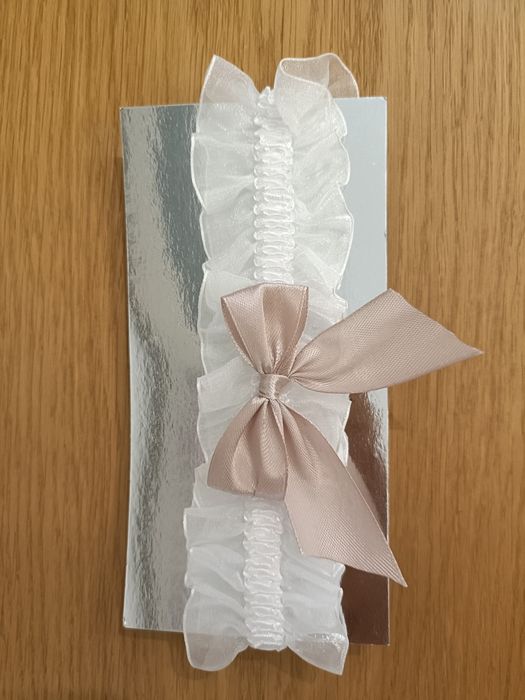 Liga de noiva com laço rosa velho