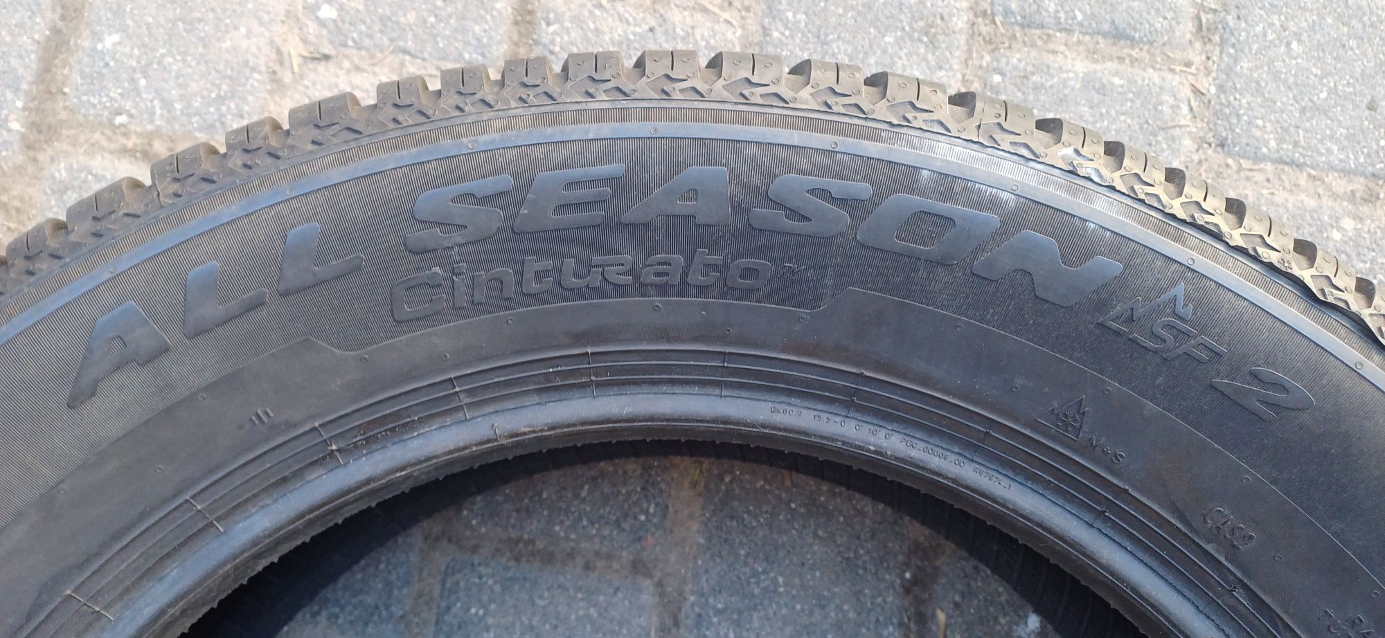 PIRELLI 225/60R18 104V , pojedyńcza opona wielosezonowa.