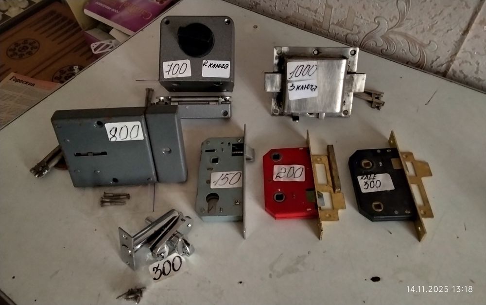 Накладные, врезные замки и фурнитура