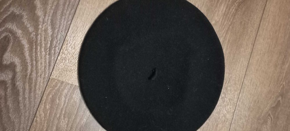 2 черных берета kangol