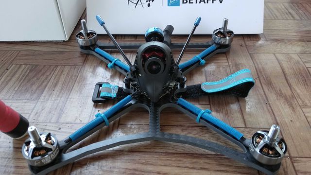 dron BETAFPV TWIG ET5 4S 5 cali nowy stan idealny