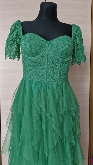 Koronkowa sukienka z tiulem