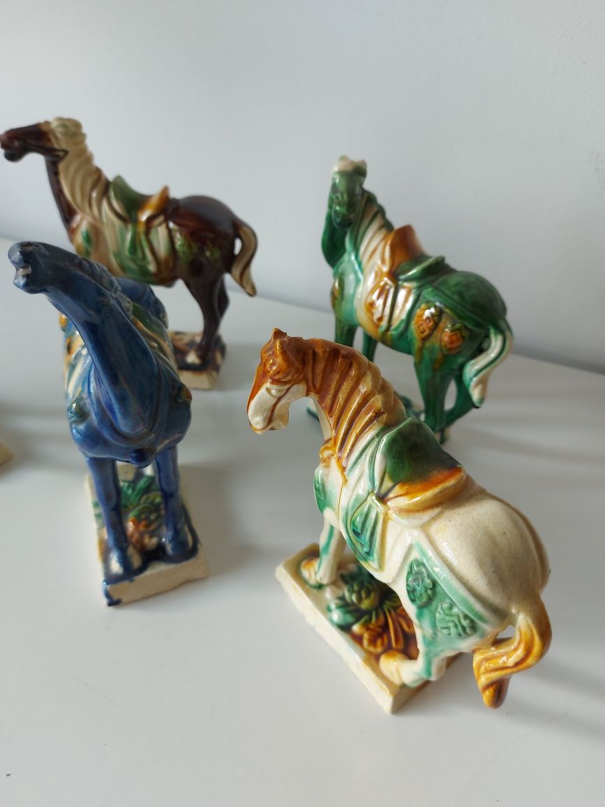 Conjunto de 5 cavalos em porcelana chinesa