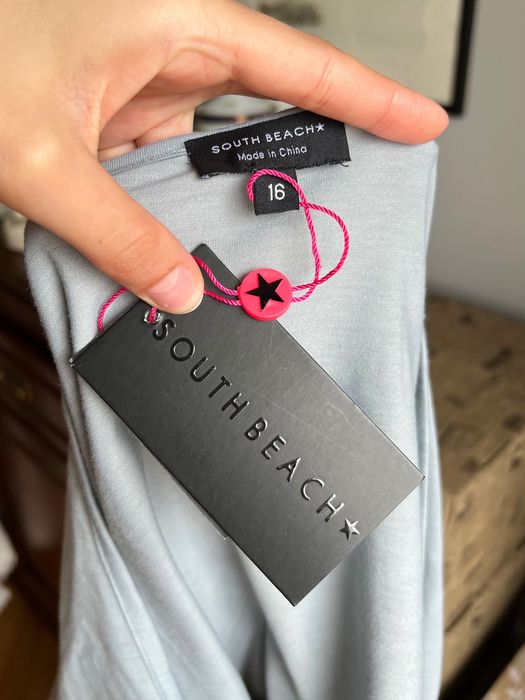 Szary top plażowy z długimi rękawami i ozdobnym przodem South Beach