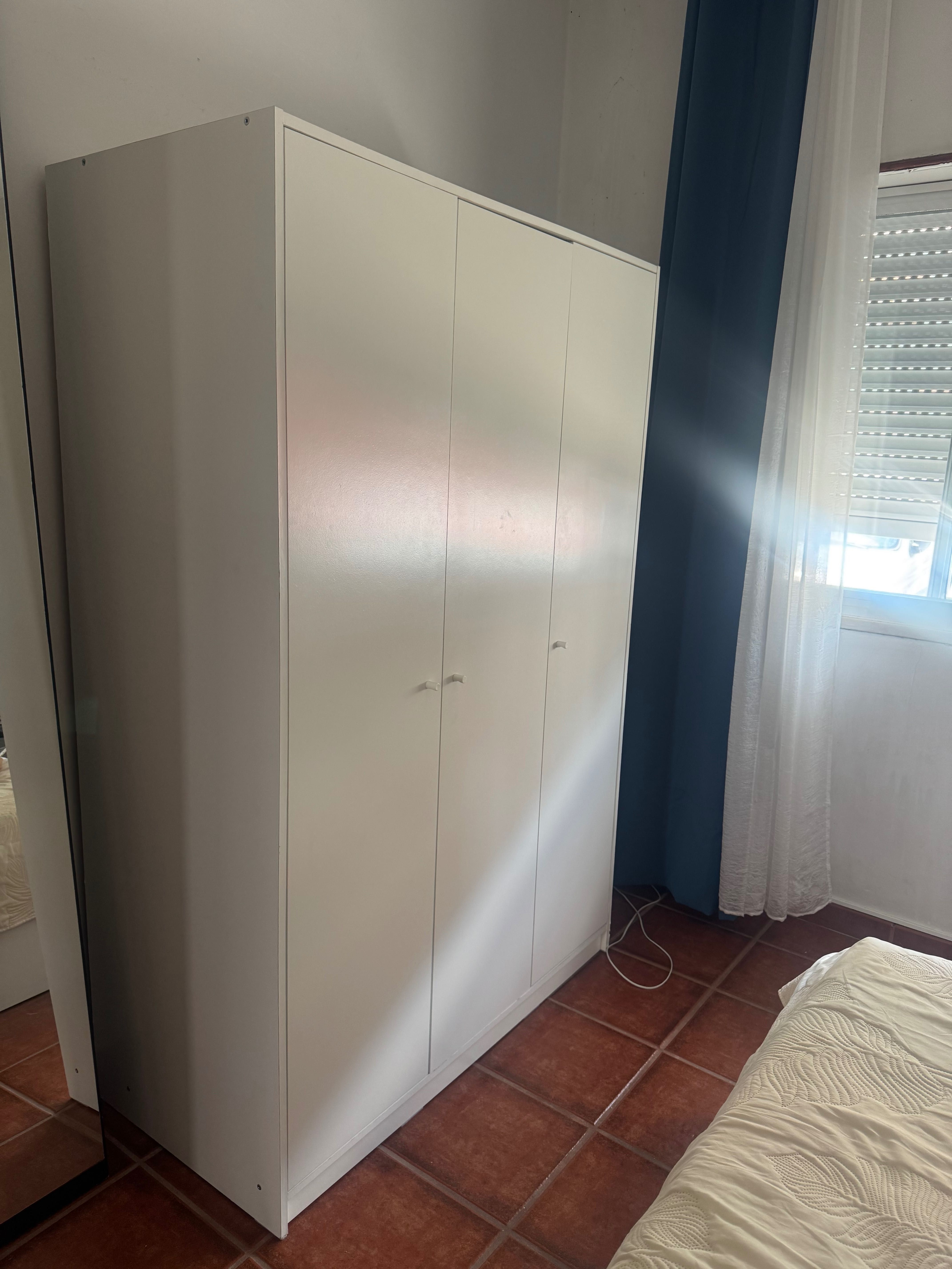 Roupeiro 3 portas IKEA
