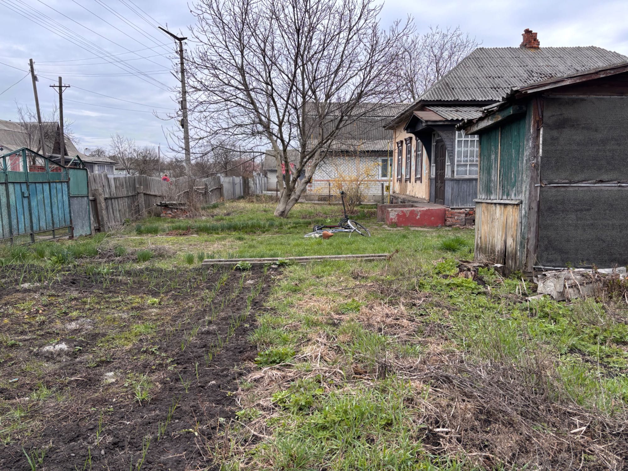 Продам будинок з земельною ділянкою