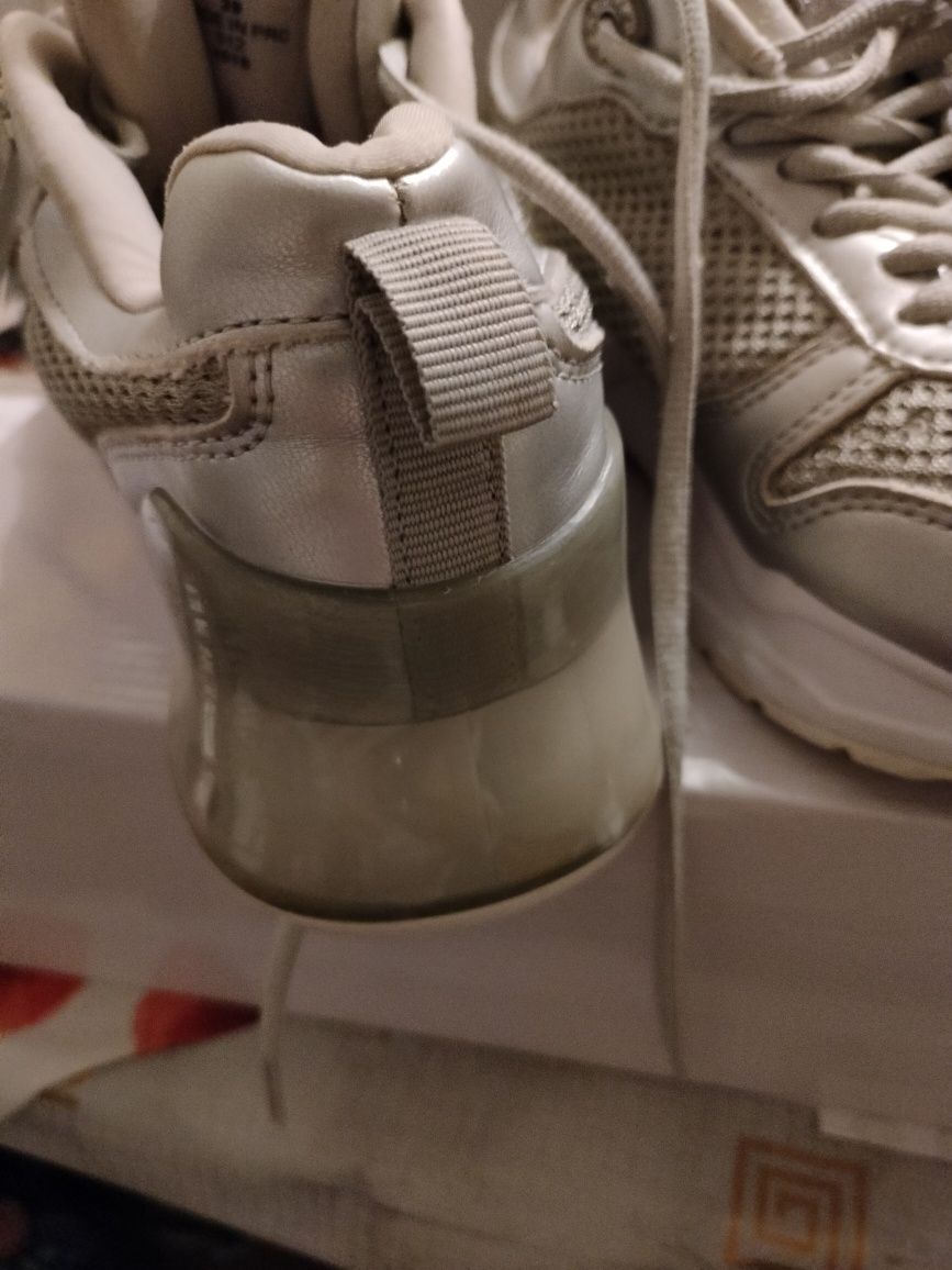 Sneakersy Guess r 39