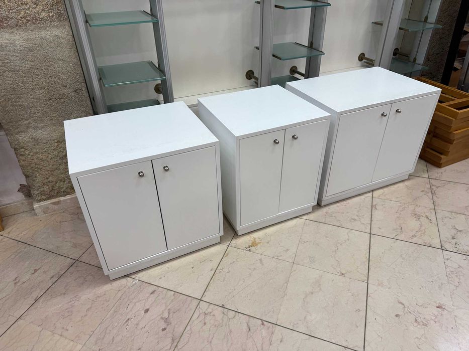 Móveis de Loja (de chão, com prateleira)