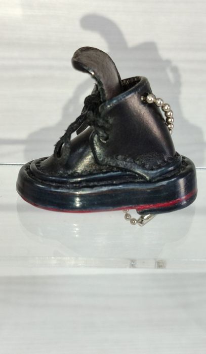 Продам кожаный брелок ручной работы