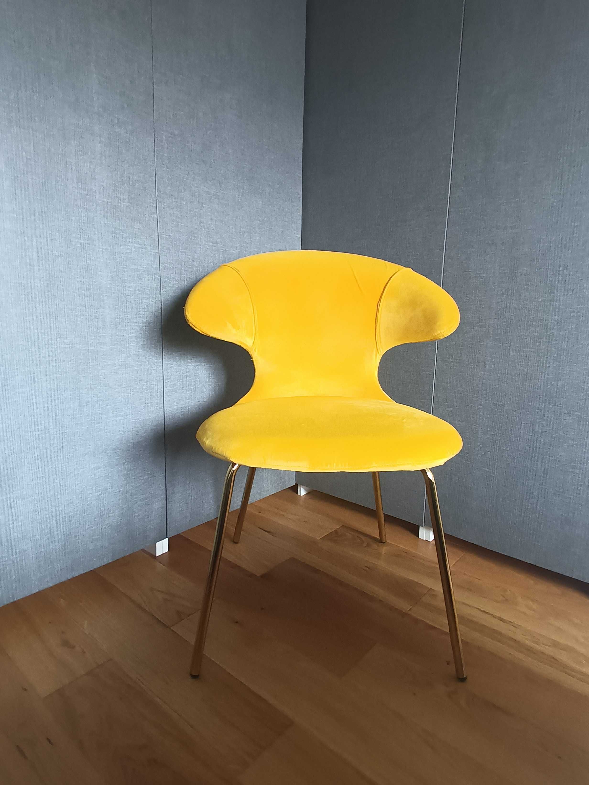 Krzesło: różowe, szare i żółte