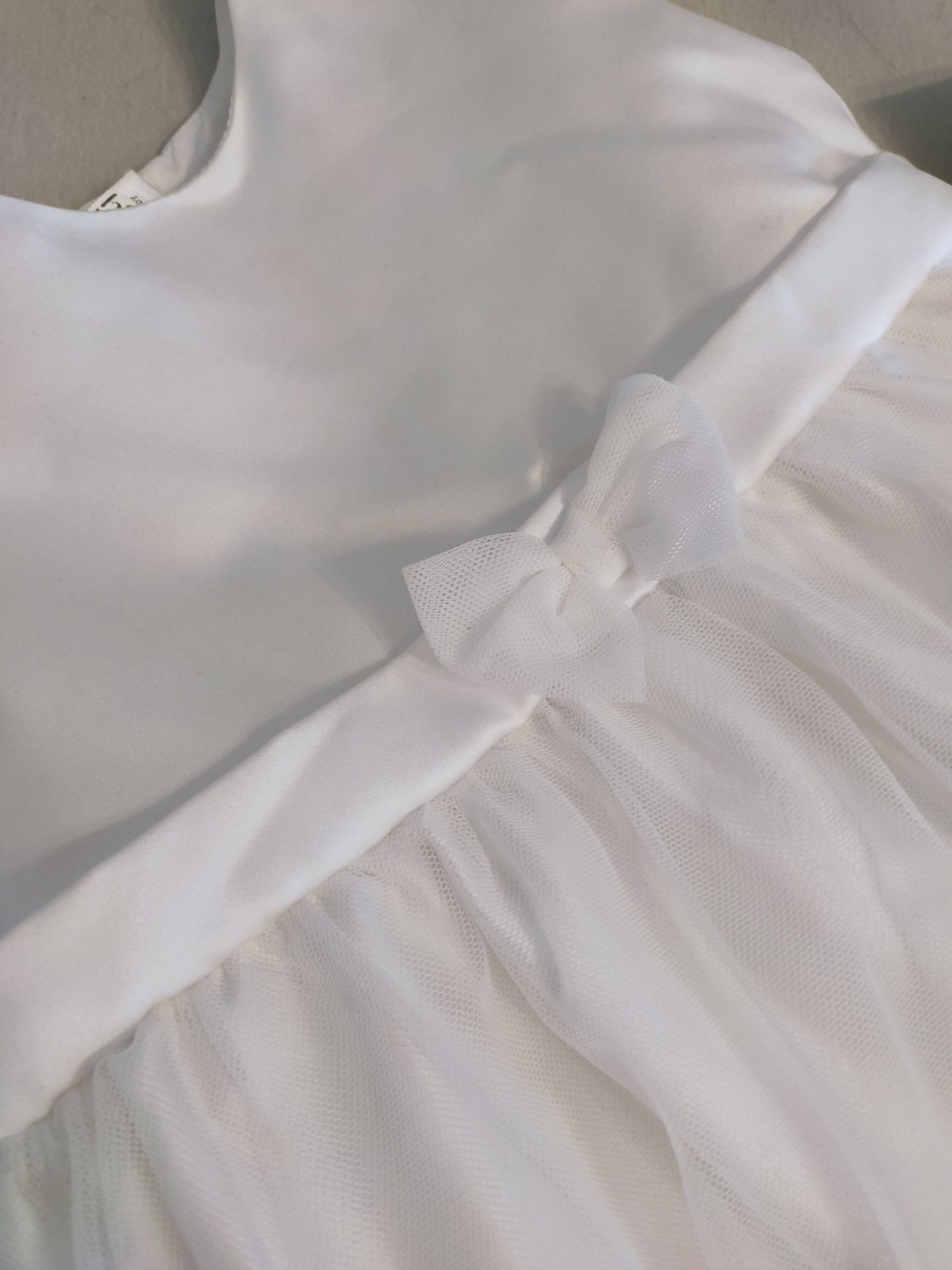 Sukienka biała do chrztu z koronką krótki rękaw 80 balony topper