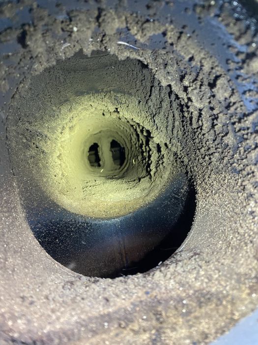 Чистка котлів, димоходів та камінів , сажотрус