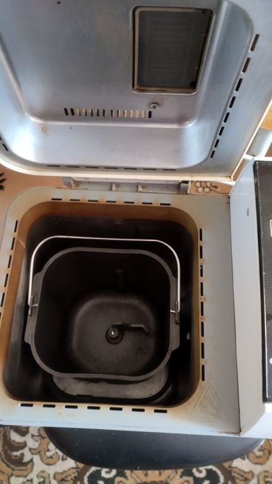 хлібопічка LG HB-3001BYT.