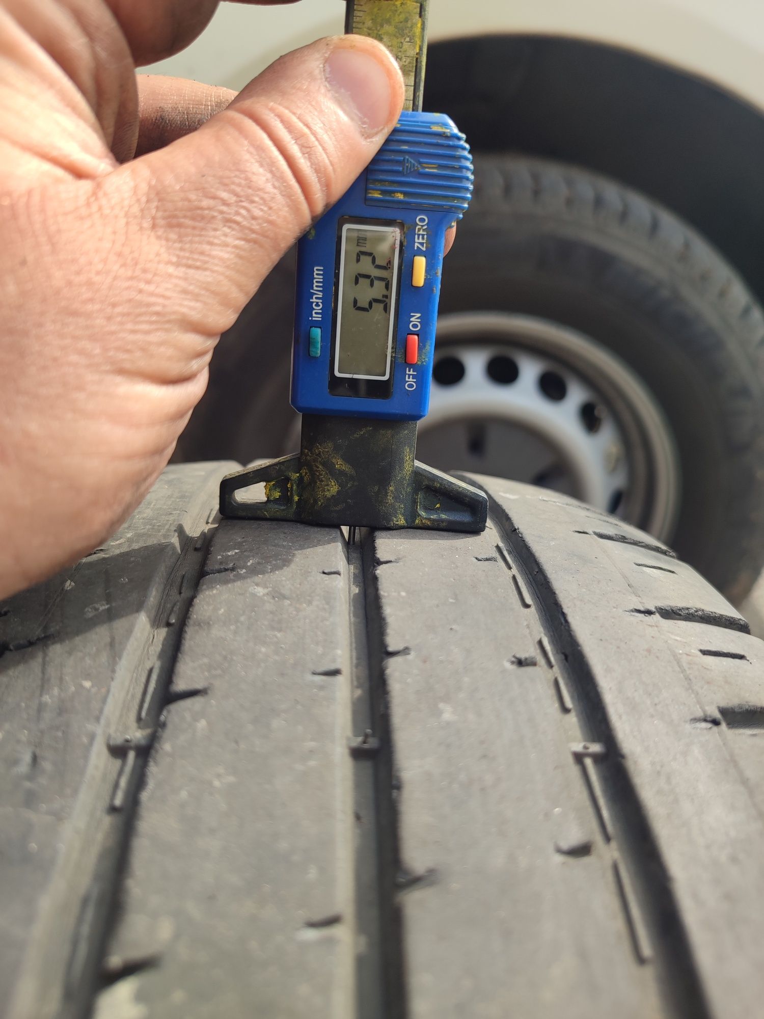 Dwie opony Apollo Altrust 195/70/15C 104/102R