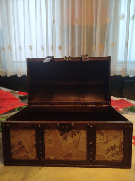 Kuferek ozdobny drewniany