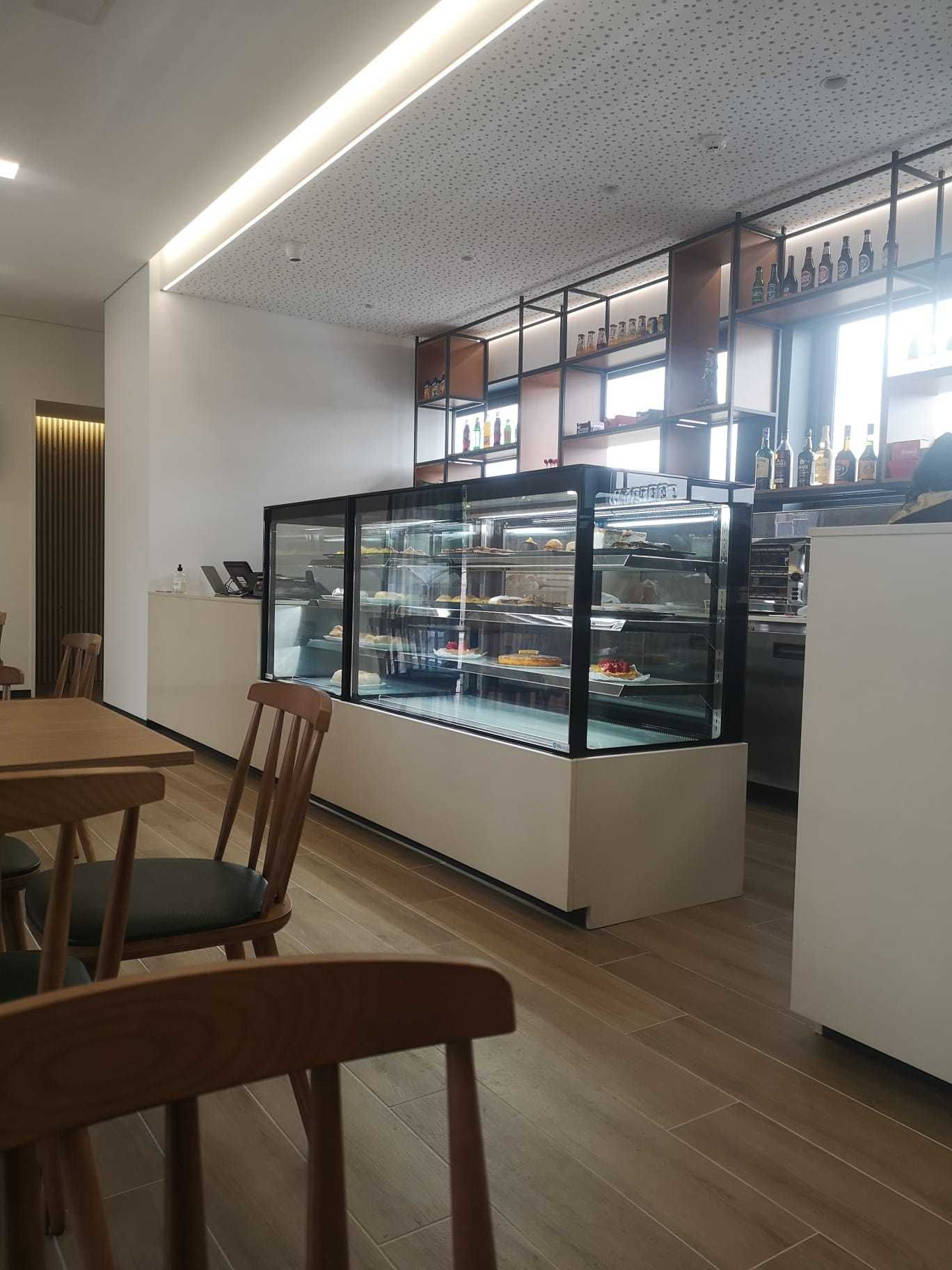 Vitrine refrigerada pastelaria, padaria, cafe