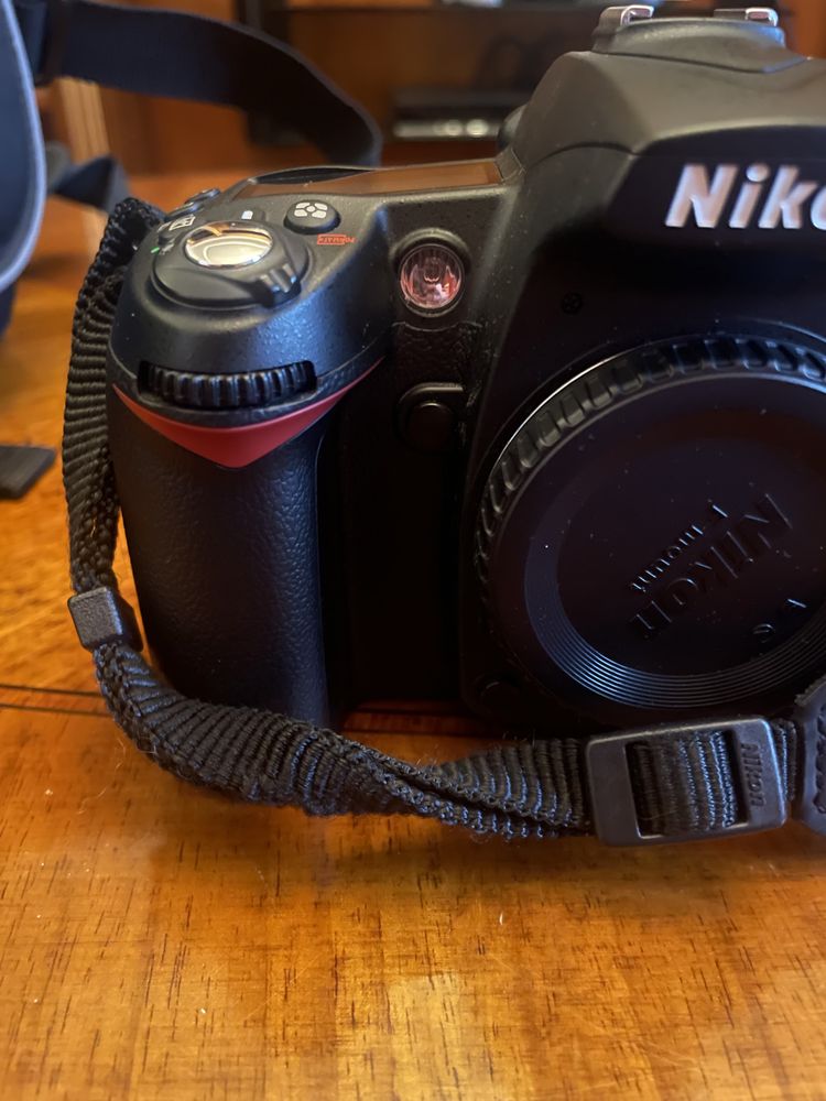 Nikon D90 + Nikon 18-105mm f/3.5-5.6G ED AF-S VR DX Nikkor