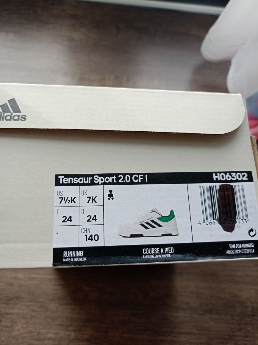 Buty Adidas tensaur 24 jak nowe, gwarancja białe