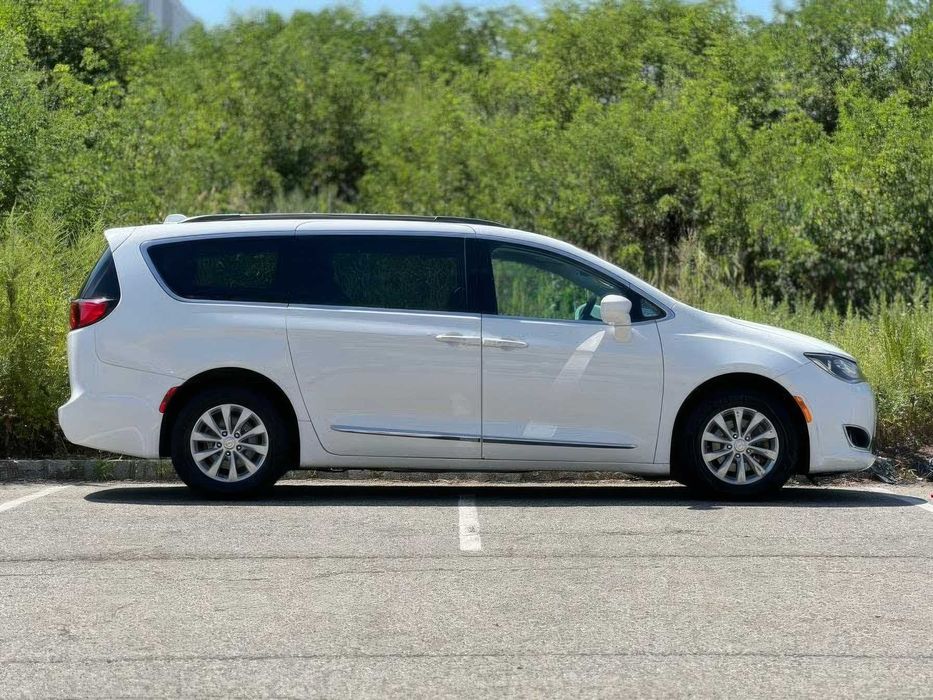 Chrysler Pacifica Touring L      2017