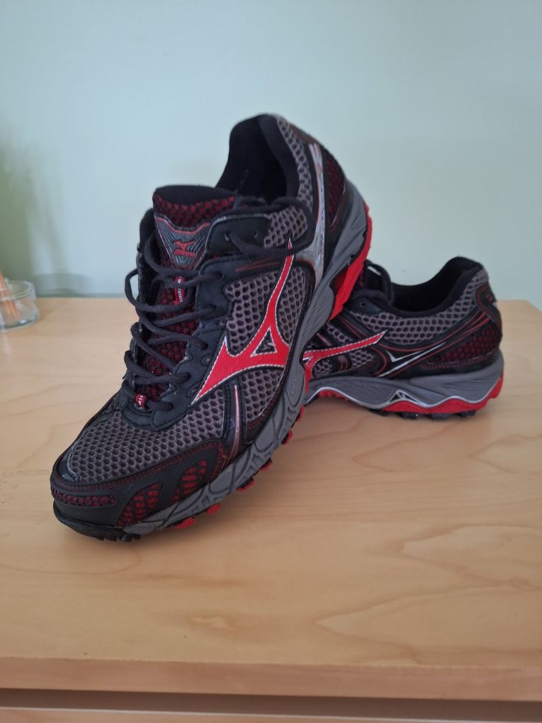 Mizuno WAVE Ascend 28cm