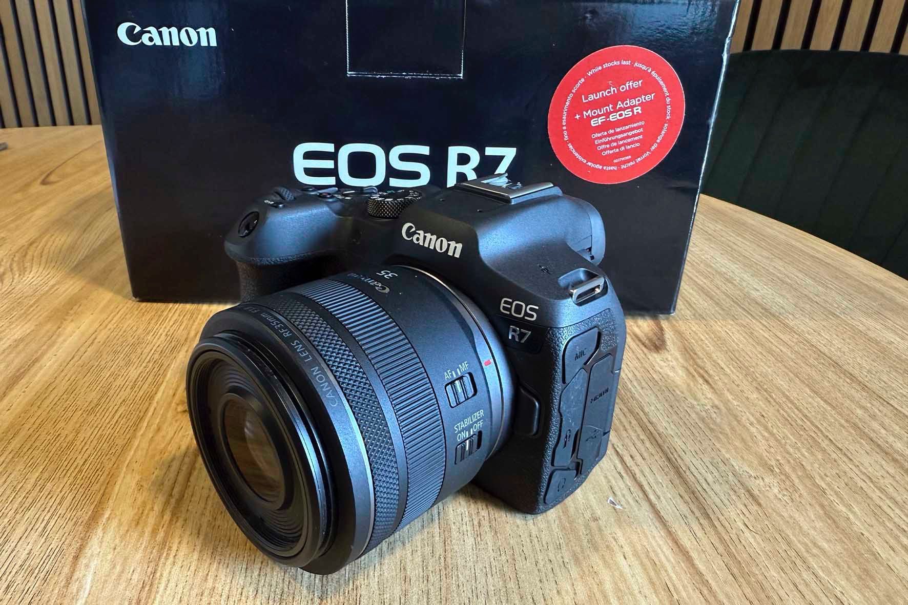 Canon EOS R7 (somente corpo)