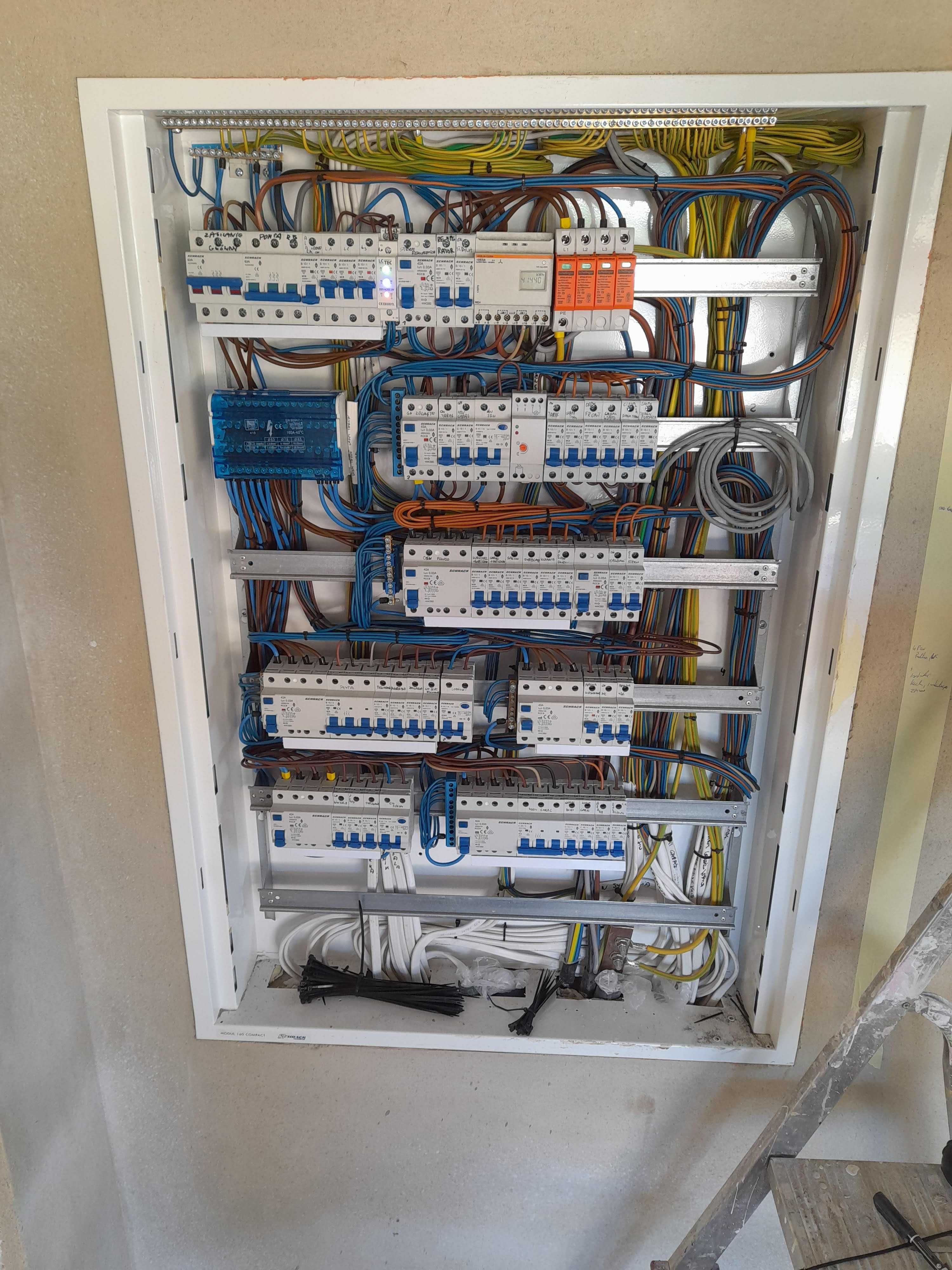 Fotowoltaika hybryda DEYE grunt  10kwp +ME 16KWh .UPS 3 fazy