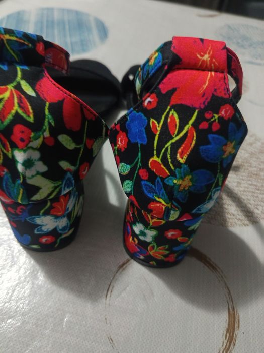 Босоніжки стильні жіночі