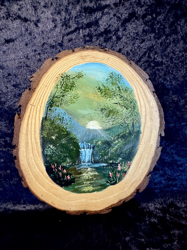 Queda de Água na Floresta ao Amanhecer – Arte em Madeira Pintada à Mão