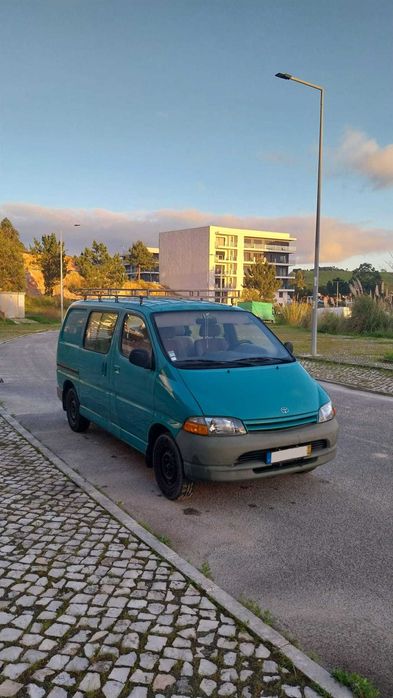 Toyota Hiace 2.4D 6 Lugares (Mista)