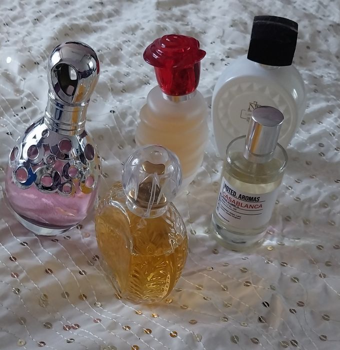 Парфюмированная вода Just Rose,   Story of Lily и др