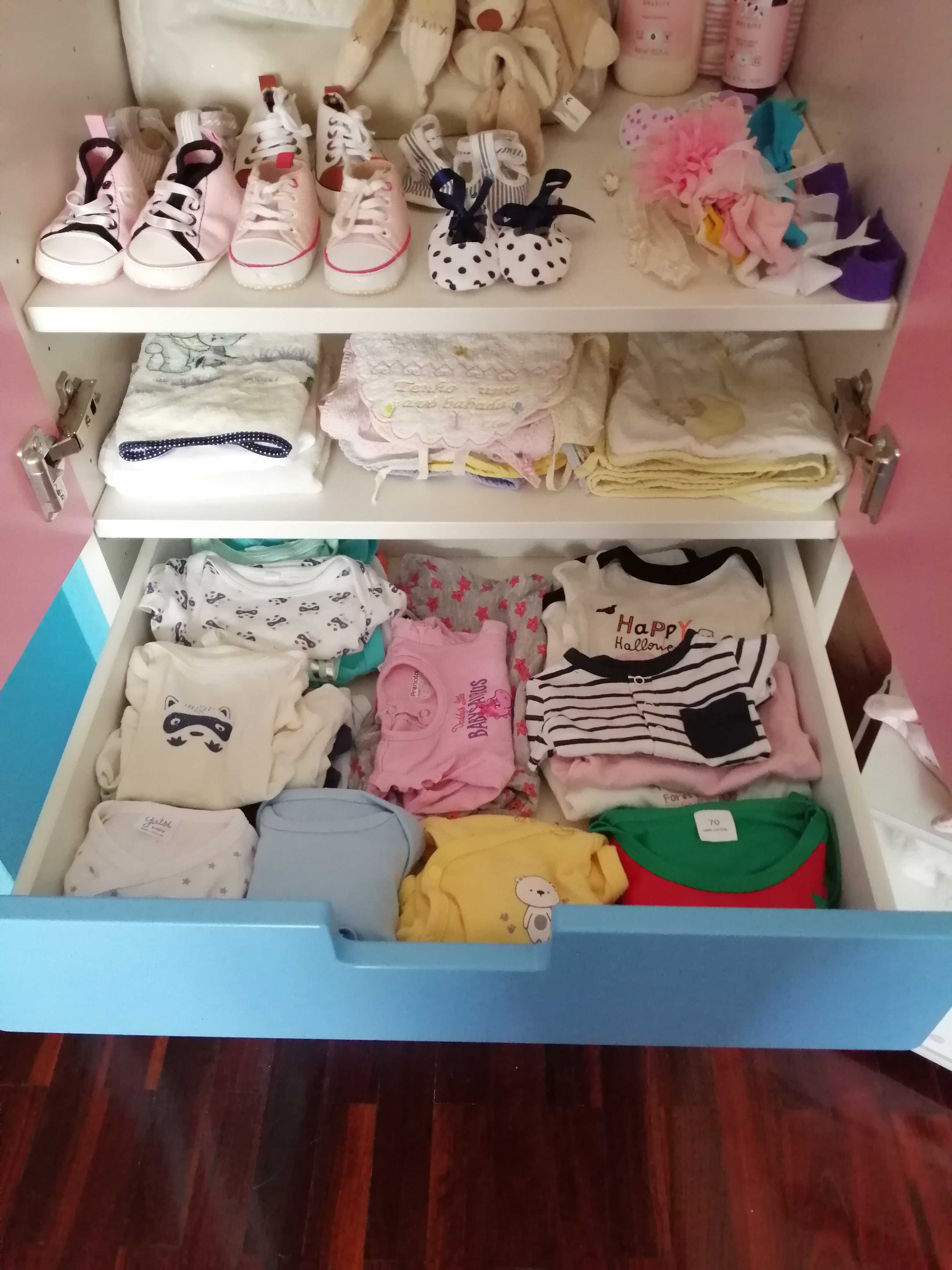 Armário de roupa + mesa de cabeceira infantil