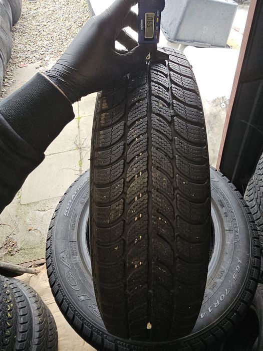 2 sztuki używanych opon zimowych Sava  155/70R13