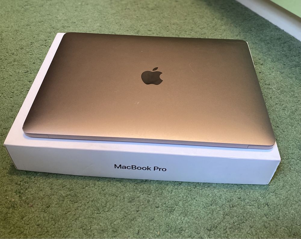 MacBook Pro (А1706)