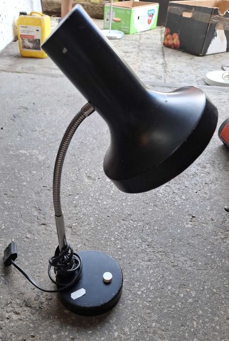 Lampka biurkowa gięta