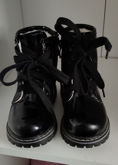 Kozaczki dziewczęce ocieplane czarne lakierowane 23