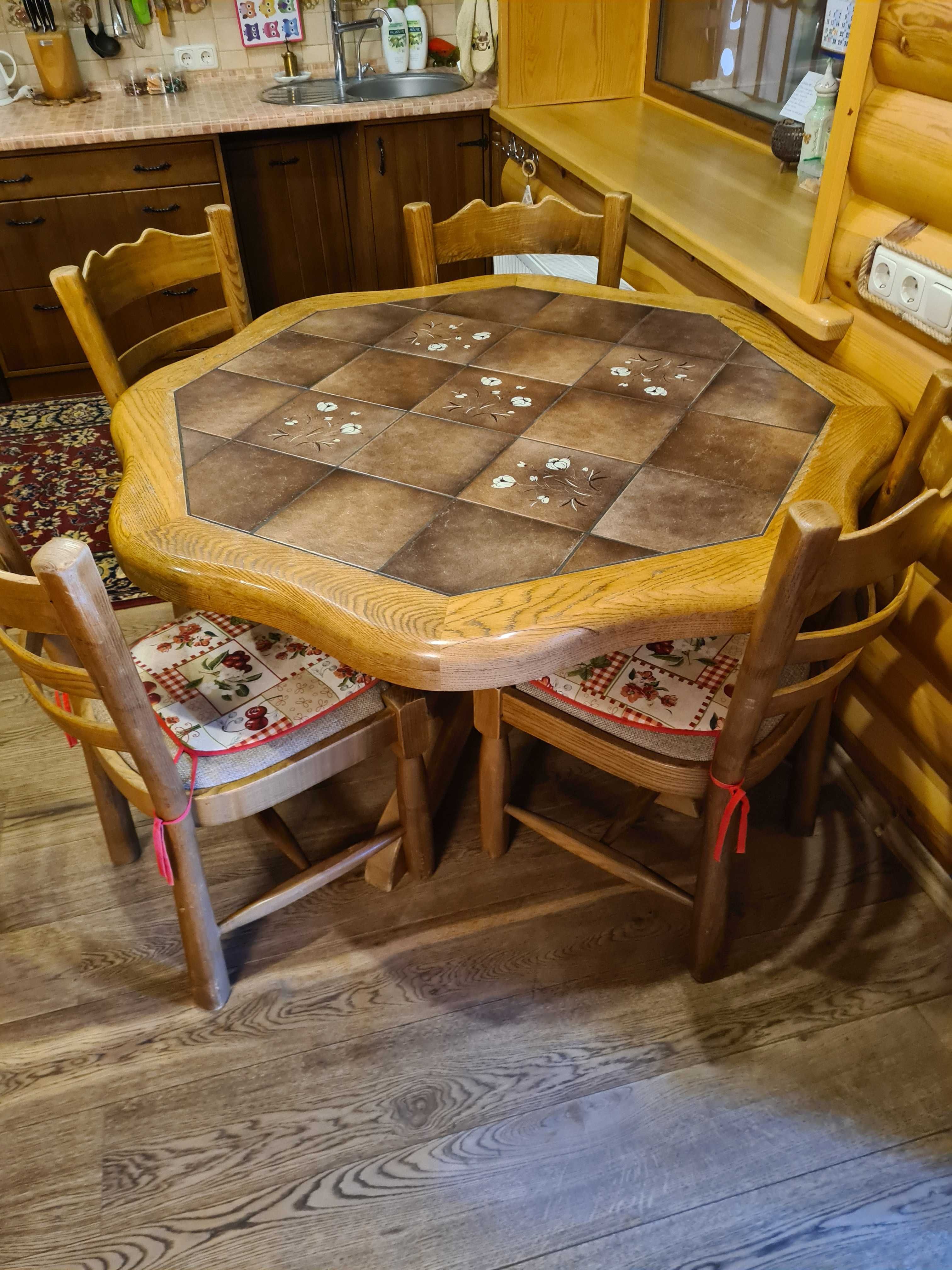 Деревянный старинный стол с керамикой и стулья Голландия идеал!