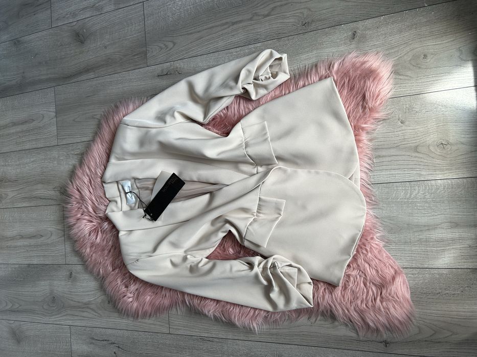 Beżowa włoska damska marynarka marszczone rękawy rozmiar uni