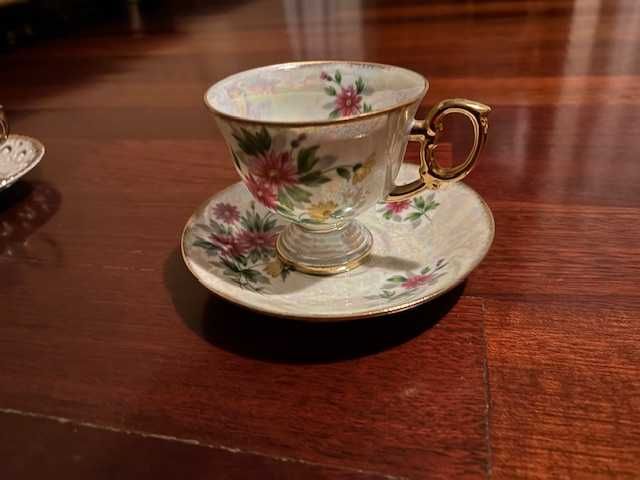 Conjunto 3 chávenas, em porcelana