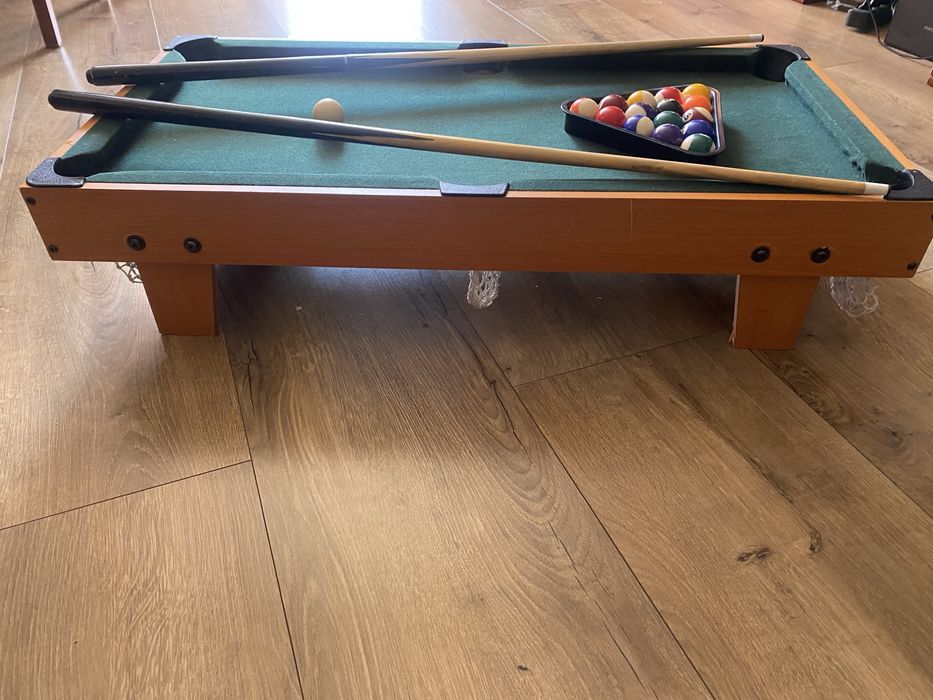 Stół bilardowy na nóżkach