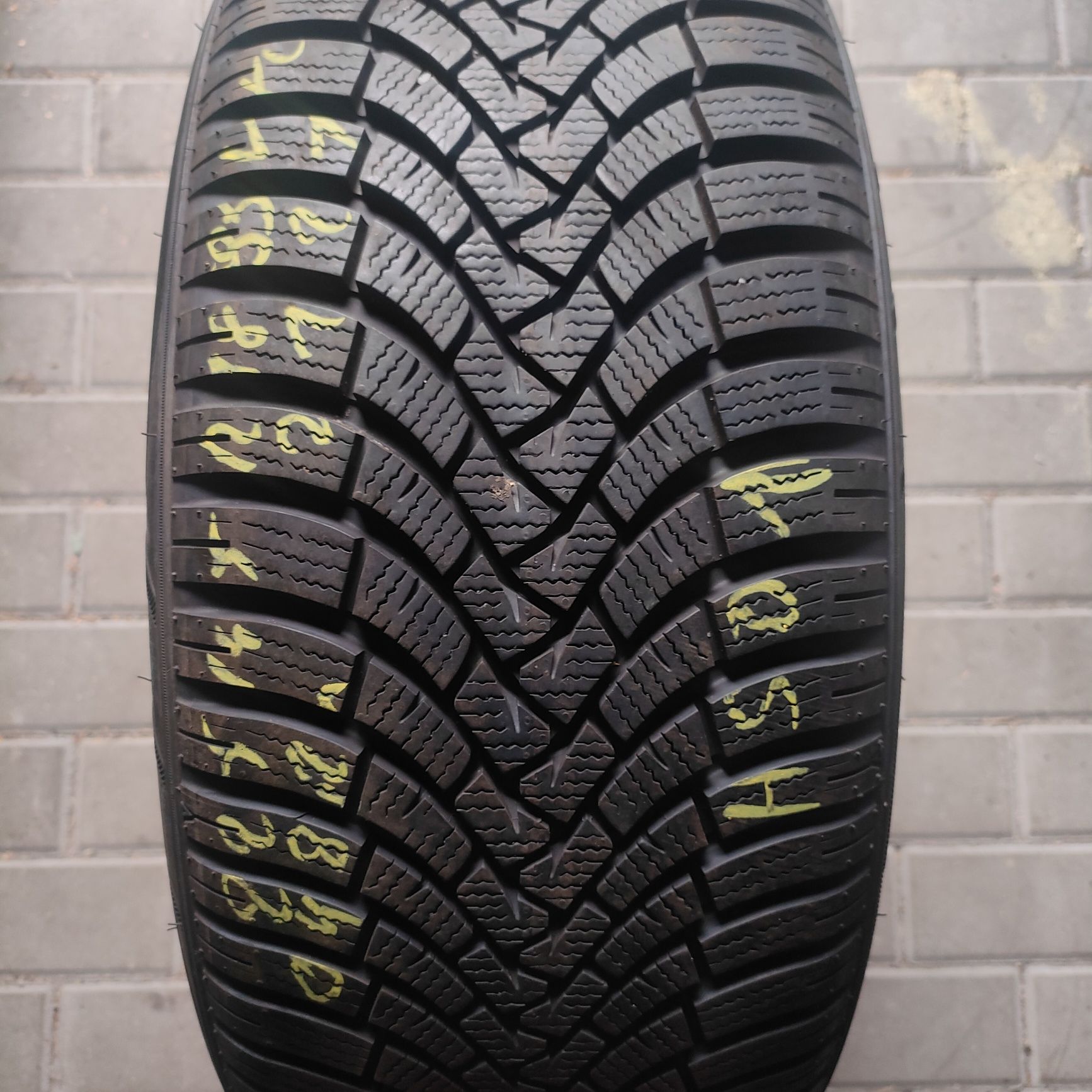 1x Falken Eurowinter HS01 225/45R18 91V XL 1 sztuka całoroczna